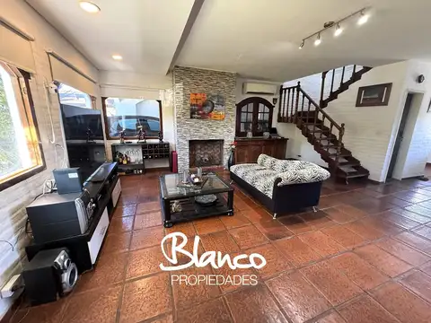 Casa 5 ambientes con 4 baños