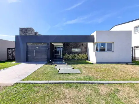 Casa 3 ambientes Barrio Acequias Roldan