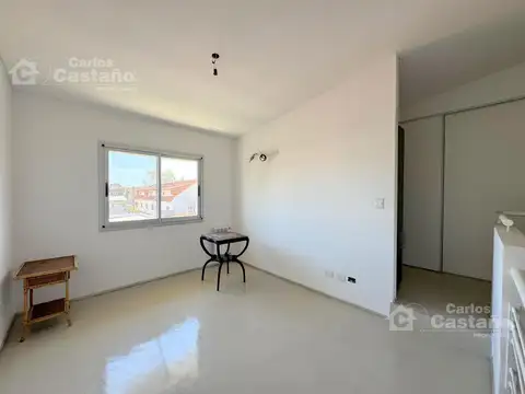 Depto Tipo Casa en Venta en Olivos, USD 160.000
