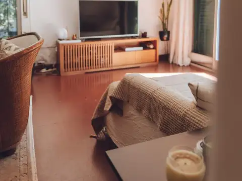 Casa de 2 plantas sobre muy lindo terreno en esquina con pileta y quincho!