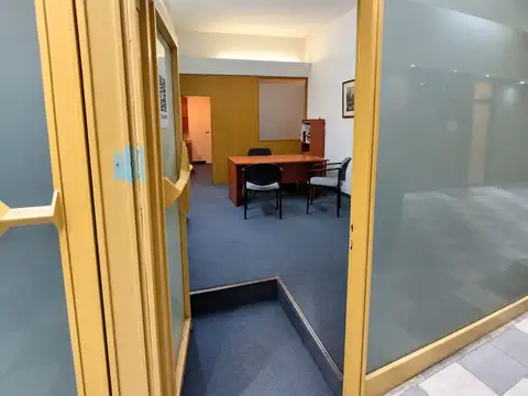 LOCAL OFICINA GALERIA LIBERTAD PLENO CENTRO CBA