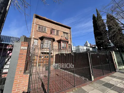 TRIPLEX C/DEP S/EXP AL FTE Y C/ENTR INDEP EN VEDIA AL 3100 - 3 COCHERAS JDIN PATIO APTO PROF SUITE