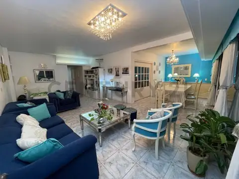 Venta de Departamento 4 ambientes en Recoleta con Dependencia