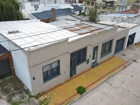 Casa 5 ambientes con 1 baño