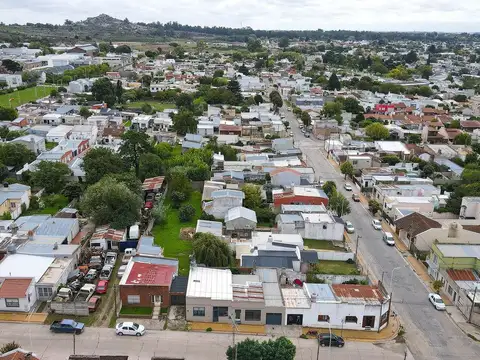 Casa con garage más local en venta