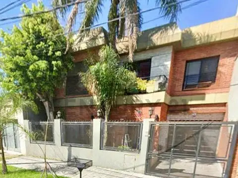 VENTA CASA MULTIFAMILIAR 5 AMBIENTES LOMA HERMOSA PATIO QUINCHO