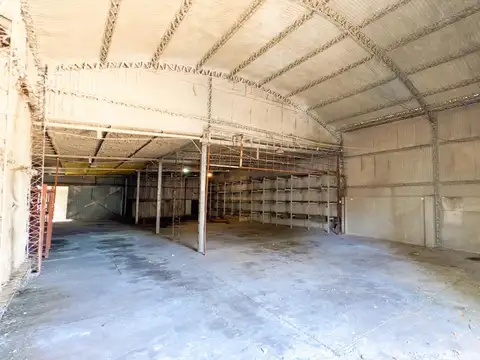 Galpón con casa en  Bv. Oroño 3500