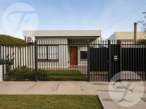 Casa con pileta y quincho en lote de 320 m² | Apta crédito | Excelente estado | San Pedro