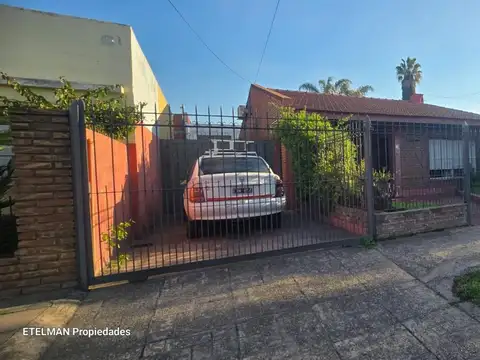 Casa 3 ambientes con 2 baños