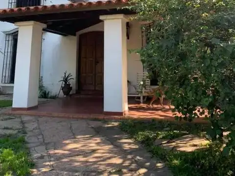Casa 5 ambientes con 4 baños