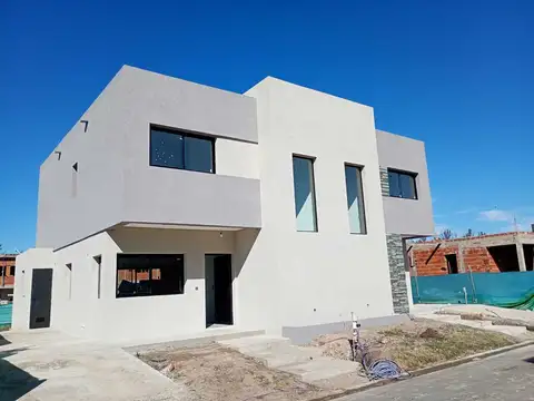 Casa en Venta en Pilar, USD 199.500