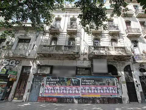 Estratégico Edificio en Block de amplio local mas oficinas sobre Av Bernardo Irigoyen, Constitución