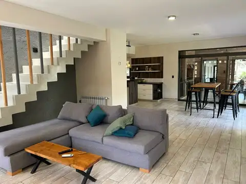 Casa en Venta con 2 cocheras