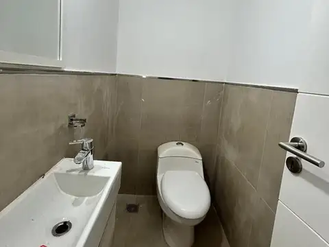 Depto Tipo Casa en Alquiler en Centenario, $ 2.400.000