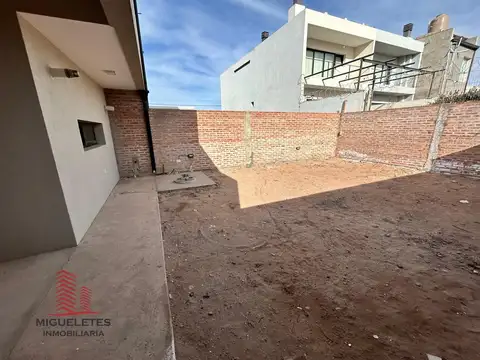 Depto Tipo Casa en Alquiler de 2 dormitorios