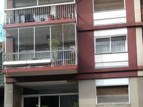 SEMIPISO DE 4 AMBIENTES CON BALCON EN FLORESTA 