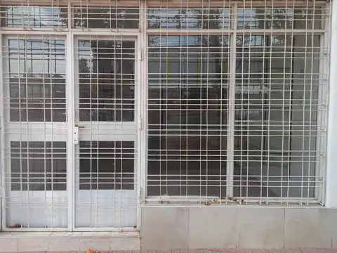 Cervantes 2140 ( frente a cervecería)