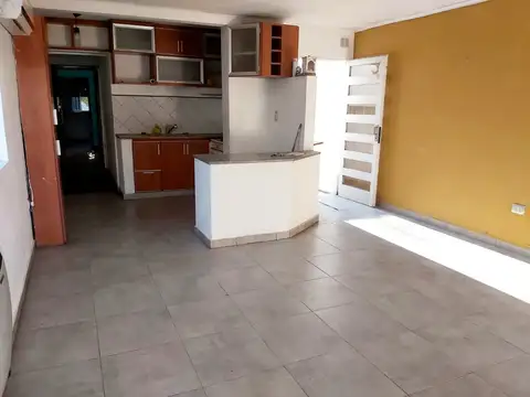 Casa 9 ambientes con 2 baños