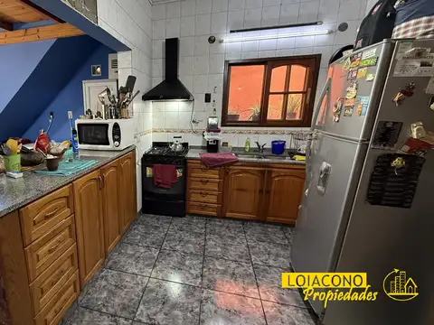 Casa en Venta con 2 cocheras