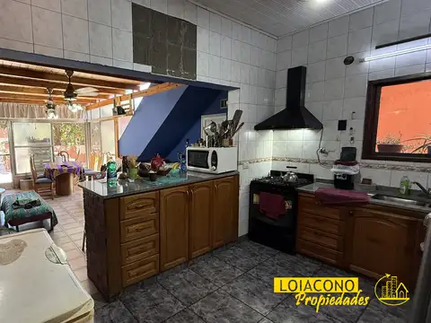 Casa 5 ambientes con 2 baños