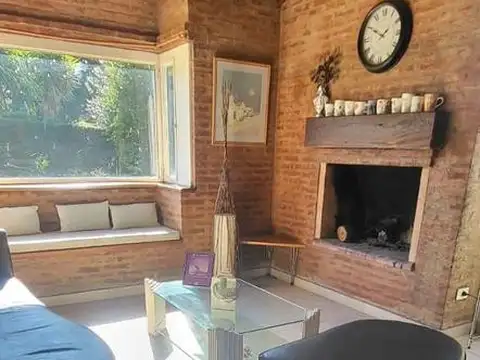 Casa en alquiler temporario c/ cochera en Loma Verde
