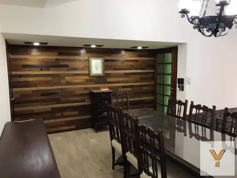 Casa en Venta con 3 cocheras