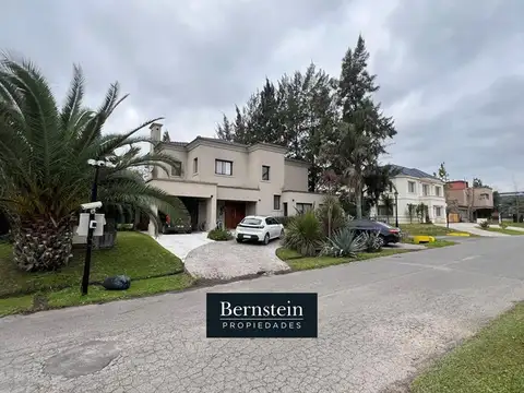 CASA EN VENTA :: ALTOS DEL SOL :: 5 AMBIENTES