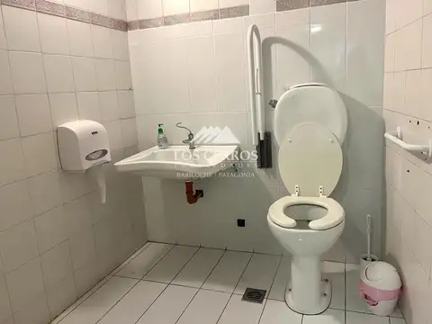 Oficina 6 ambientes con 3 baños