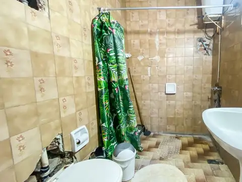 CASA EN VENTA EN AV. RIVAROLA