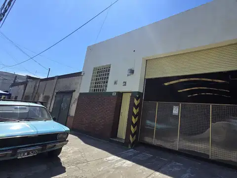 GALPON  EN VENTA O ALQUILER  346 m2, EX TALLER MECANICO CHAPA Y PINTURA  en CASEROS