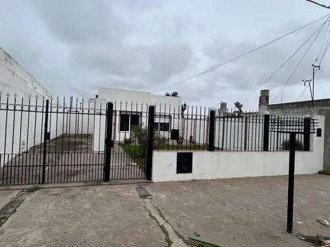 Casa en alquiler c/ cochera en Punta Alta