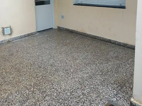 Casa en Alquiler con 1 cochera