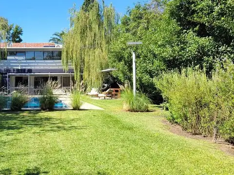 Moderna Casa de Diseño en Don Torcuato Lote 1000m
