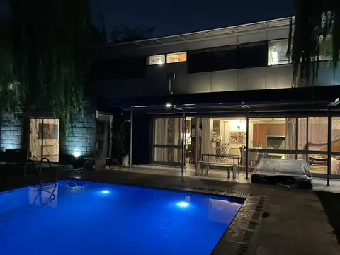 Casa 6 ambientes con 2 baños