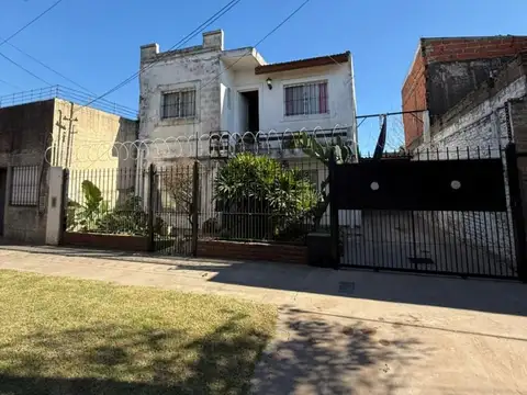 Casa en venta multifamiliar  Rafael Castillo