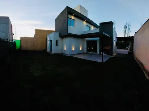 Casa 4 ambientes con 3 baños
