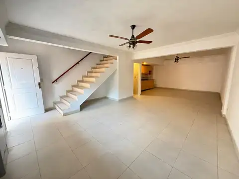 Depto Tipo Casa en Alquiler de 3 ambientes