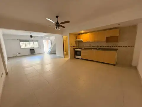 Depto Tipo Casa en Alquiler en Villa Adelina, $ 1.100.000