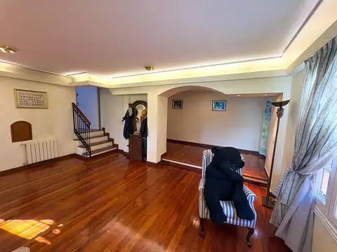 Casa en Venta con 3 cocheras