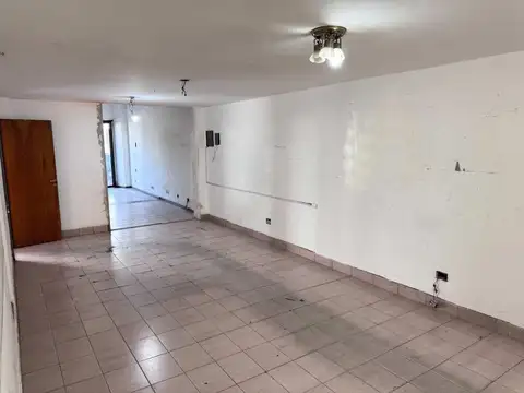 Local en Venta en Parque Chacabuco, $ 120.000