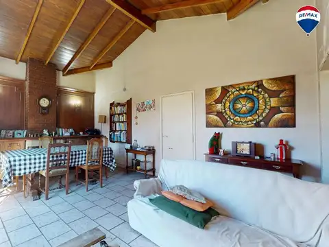 Casa 4 ambientes con 2 baños