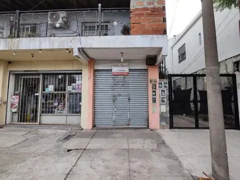 Alquiler Local 24 m2 en Los Pinos, Villa Luzuriaga