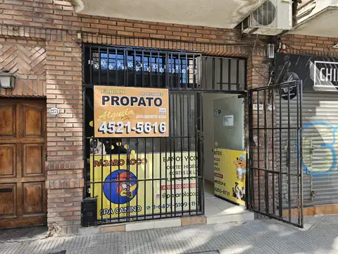 Local de 3,50 de frente x 5,50 de fondo + baño y ante baño  Sin expensas 