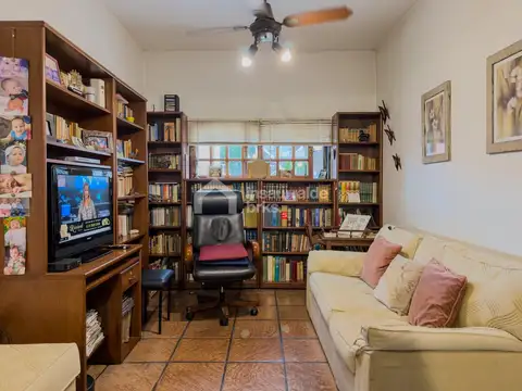 Casa 5 ambientes con 2 baños
