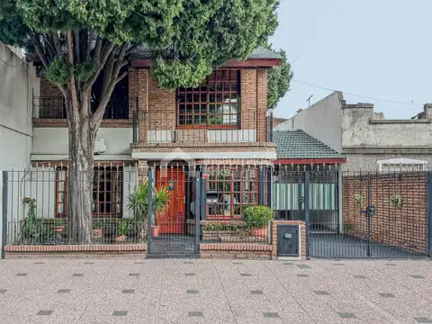 Casa Chalet  en Venta en Billinghurst, San Martin, G.B.A. Zona Norte