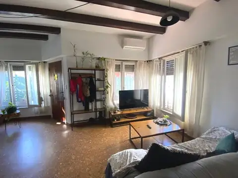 VENTA CASA DE 4 AMBIENTES EN FLORIDA OESTE