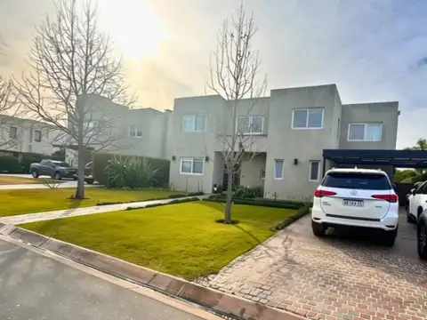 Casa en Ayres Plaza
