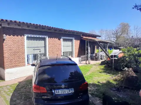 Casa en Venta con 2 cocheras