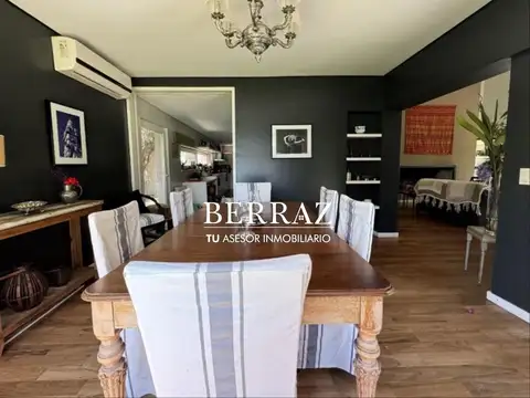 Casa en Alquiler con 2 cocheras