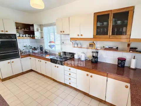 CASA 4 DORMITORIOS BARRIO PUEYRREDON